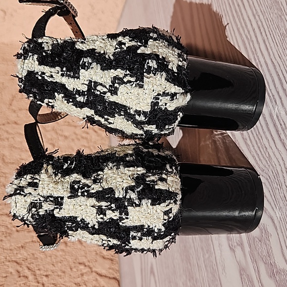 Betsey Johnson Annela embellished rhinestone sandals size 8.5 - Picture 9 of 15